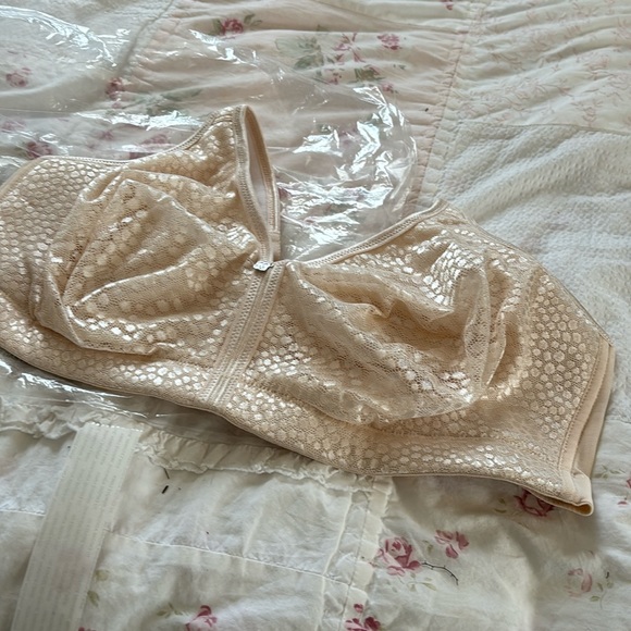 Bra - Picture 1 of 4